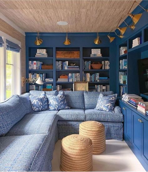 Tv Nook, Book And Coffee, Small Tv, Snug Room, Reading Book, Cozy Room, Tv Room, Interior Inspo, Sitting Room