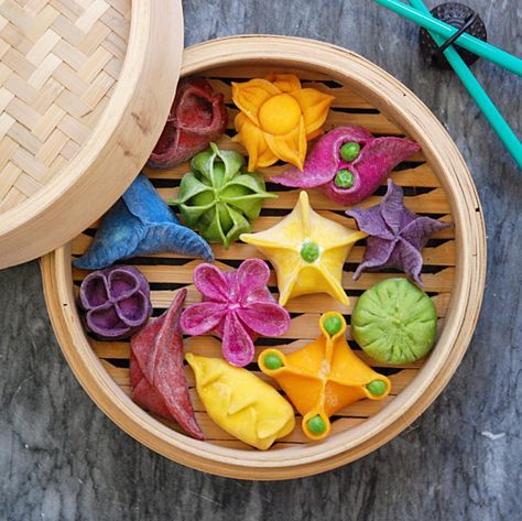 Erin Boukall on Instagram: “Rainbow dumplings! 🥟 I researched and tried out a variety of ornate dumpling folding techniques. Which one is your favourite?! The doughs…” Pink Dumplings, Rainbow Dumplings, Flower Dumplings, Dumpling Folding Techniques, Dumplings Shape, Dumpling Folding, Colorful Dumplings, Dumpling Art, Crystal Dumpling Recipe