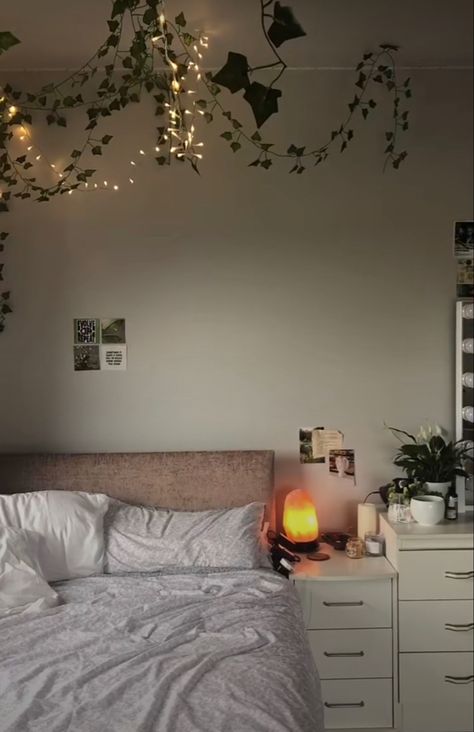 American Bedroom, Future Bedroom Ideas, Bed Inspo, Pretty Houses, Calming Bedroom, House Deco, Bedroom Idea, Bedroom Style, Indie Room