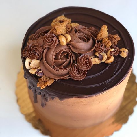 Yvonne’s Vegan Kitchen on Instagram: “We are having so much fun in the kitchen today! Just made this decadent Chocolate Cake with Mocha Buttercream with chocolate ganache drip,…” Mocha Cake Design, Mocha Buttercream, Chocolate Ganache Drip, Chocolate Mocha Cake, Ganache Drip, Mocha Cake, Chocolate Mocha, Decadent Chocolate Cake, Vegan Kitchen