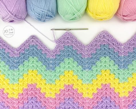 Zig Zag Granny Stitch Blanket - Free Crochet Pattern | Jo to the World Creations Zig Zag Crochet Blanket, Granny Stitch Blanket, Zig Zag Crochet Pattern, Crochet Chevron Blanket, Crochet Zig Zag, Zig Zag Crochet, Crochet Chevron, Granny Stitch, Crocheted Bags