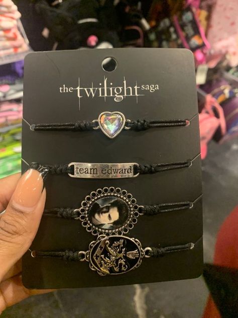 Twilight Saga Jewelry, Twilight Inspired Jewelry, Twilight Quinceanera Ideas, Twilight Stuff To Buy, Twilight Bracelet Ideas, Twilight Phone Case, Twilight Pixel Art, Twilight Accessories, Twilight Necklace