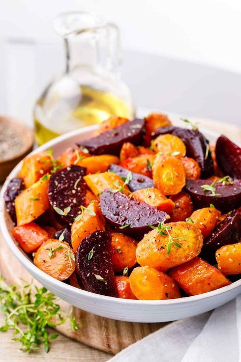 Sheet Pan Roasted Carrots and Beets (Easy Recipe) - Healthy Substitute Pan Roasted Carrots, Carrots And Beets, Carrots In Oven, Roasted Beets And Carrots, Maple Roasted Carrots, Potatoes Healthy, Carrot Chips, Roasted Carrot, Honey Balsamic