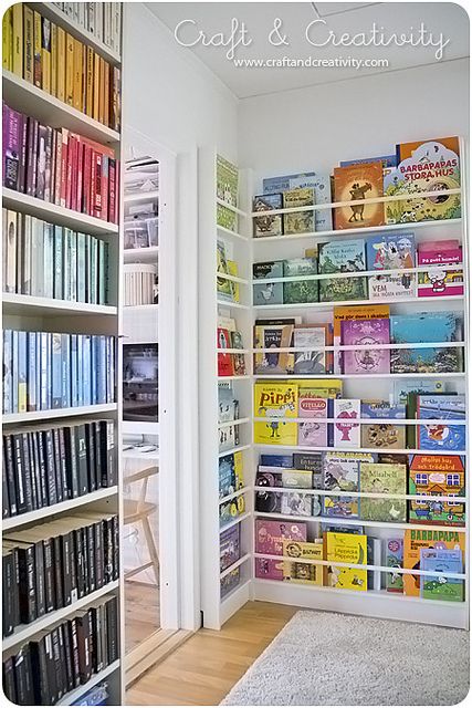 This is a good idea for a children's room, an open bookshelf. Kids Room Bookshelves, Kids Book Storage, Pallet Bookshelf, Lots Of Books, Book Displays, Kids Library, Casa Vintage, Book Wall, Bookshelves Kids