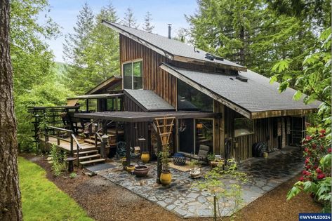 1978 Contemporary Oregon Country Home For Sale on 22 Forested Acres $925,000 - Country Life Dreams Oregon Homes, Oregon Forest, Life Dreams, Home Aesthetic, Rural Life, Hobby Farms, Country Home, Architect Design, Country Life