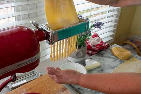 You can make homemade fettuccine pasta by hand or with a pasta machine. Let me show you how it's done and how good it tastes with your sauce of choice. Homemade Pasta With Kitchenaid, Fresh Pasta Dough Recipe, Make Homemade Pasta, Fresh Pasta Recipes, Fresh Pasta Dough, Kitchenaid Pasta, Frozen Pasta, Pasta Casera, Pasta Roller