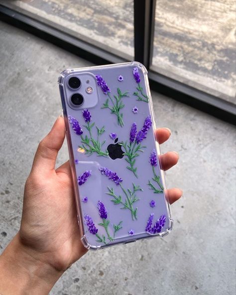 Lavender Iphone, Painted Lavender, Daisy Phone Case, Case Painting, Phone Case Diy Paint, Diy Phone Case Design, Creative Iphone Case, Cases Design, Stylish Iphone Cases