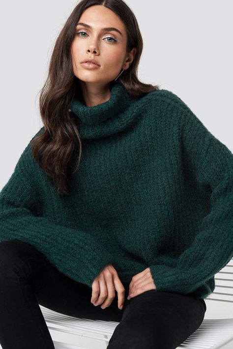 Di Lara Dilara X Na Kd Oversize Polo Knit Sweater Dark Green Sweater Outfit, Polo Knit Sweater, Green Sweater Outfit, Emerald Sweater, Emerald Green Sweater, Green Oversized Sweater, Dark Green Sweater, Green Turtleneck Sweater, Winter Sweater Outfits