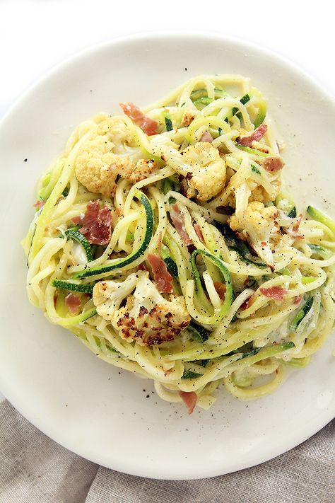 Zucchini Spaghetti, Crispy Prosciutto and Roasted Cauliflower with Lemon-Parmesan Sauce Best Zoodle Recipe, Zoodle Recipe, Crispy Prosciutto, Zucchini Spaghetti, August Summer, Veggie Noodles, Spiralizer Recipes, Zucchini Recipes, Veggie Dishes