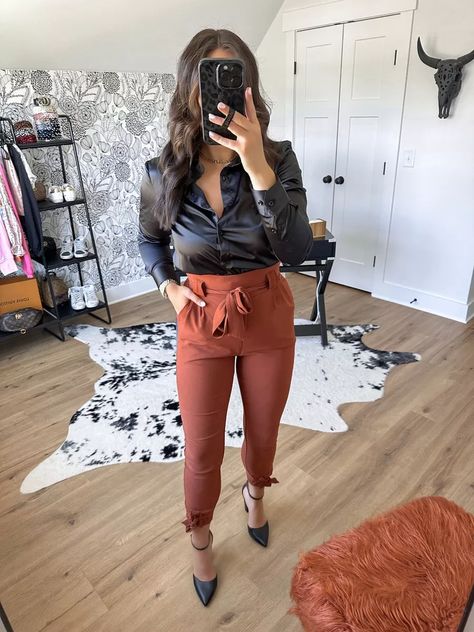 Real Estate Outfits For Women Fall, Real Estate Outfits For Women, Women Interview Outfits, Realtor Fashion, Real Estate Outfits, Fall Office Outfits, Workwear Women, Fall Business Casual Outfits, Women Office Outfits