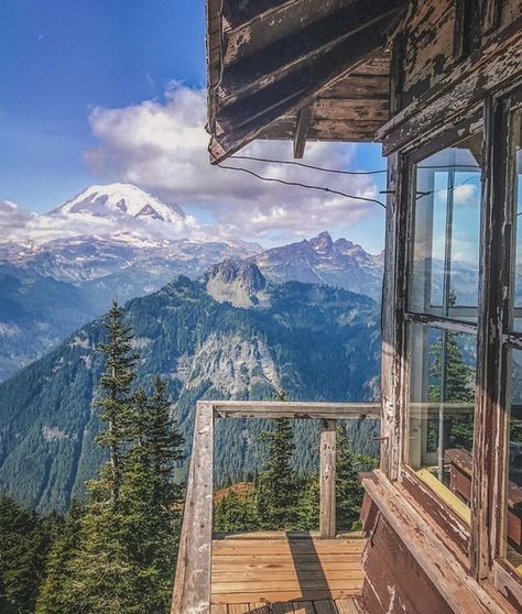 Rise and Shine (28 Photos) - Suburban Men Cabin Curtains, Loft Cabin, Cabin Decorating, Cabin Rugs, Cabin Floor, Cabin Tent, Cabin House, Nature Camping, House Cabin