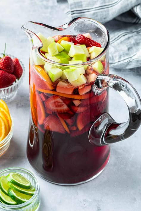 Mocktails Non Alcoholic Grenadine, Alcohol Free Sangria Recipes, Mocktails Non Alcoholic Sparkling Grape Juice, Alcohol Free Drink Recipes, Mock Sangria, Virgin Sangria, Non Achololic Sangria, Non Alcoholic Sangria, Red Sangria Recipes