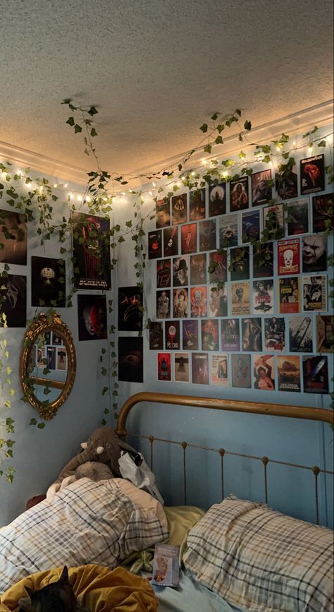 Movie Lover Bedroom, Movie Bedroom Ideas, Horror Bedroom Ideas, Horror Room Ideas, Horror Bedroom, Movie Themed Rooms, Character Bedroom, Manifestation 2024, Movie Bedroom