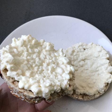 Rice Cakes Aesthetic, Fairy Food, Low Cal Recipes, Healthy Lifestyle Food, Breakfast Snacks, Rice Cakes, Pretty Food, Cute Food, Crackers