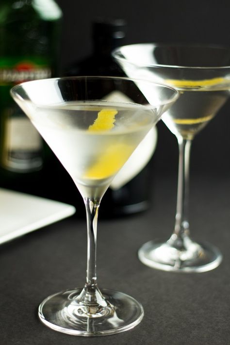 How to make Perfect Martini - Fox and Briar Mac And Cheese Recipe Creamy, Martini With A Twist, Kfc Mac And Cheese, Pumpkin Applesauce, Best Martini Recipes, Fancy Mac And Cheese, Best Mac And Cheese Recipe, Lemon Martini, Best Mac N Cheese Recipe