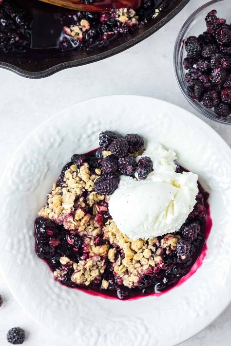 This easy Old Fashioned BLACK RASPBERRY CRISP Recipe is made with fresh berry base topped with an oat crumble. This delicious dessert is a beloved vintage recipe. Gluten Free Blueberry Crisp, Raspberry Crisp, Berry Filling, Paleo Running Momma, Blueberry Crisp, Vanilla Ice Cream Recipe, Fruit Crumble, Peach Crisp, Oat Crumble