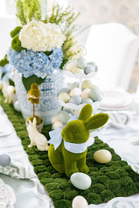 Vintage Spring Aesthetic, Modern Easter Decor, Spring Mantle Decor, Vintage Spring Decor, Easter Dinner Table, Spring Mantle, Easter Table Setting, Modern Easter, Spring Decor Diy