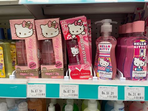 Sanrio Merch, Creme Shop, Bath N Body Works, Hello Kitty Makeup, 34th Birthday, Lip Care Routine, Baby Bingo, Hello Kitty Accessories, Kitty Stuff