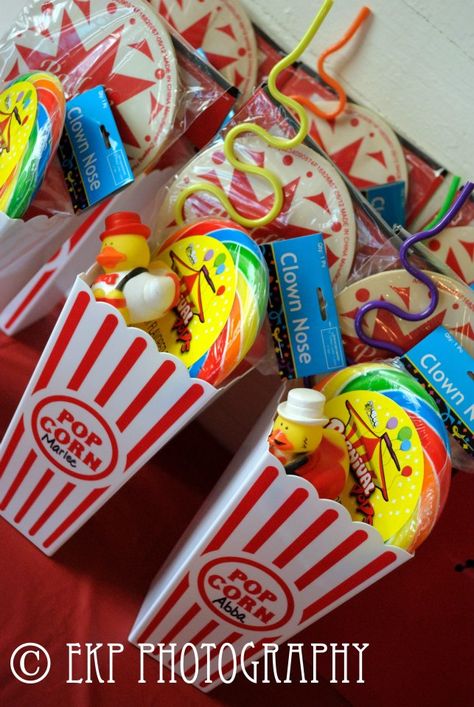 Life As I Know It: A Carnival Party/ party favors Creepy Clown Party Ideas, Carnival Party Favor Ideas, Carnival Birthday Party Games, Circus Classroom, Carnival Birthday Party Theme, Carnival Birthday Party, Circus Carnival Party, Circus Theme Party, Anniversaire Diy