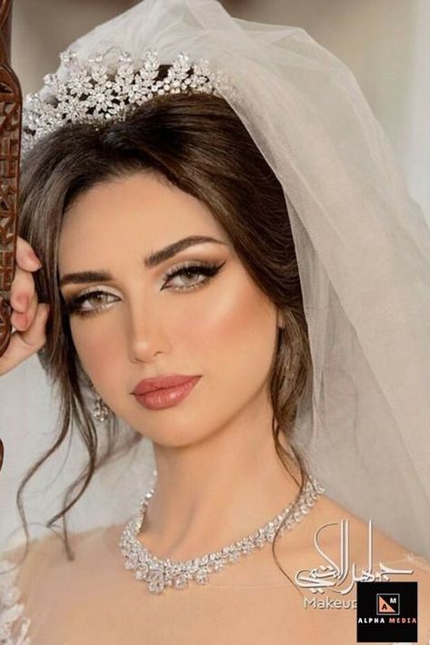 Gorgeous Bridal Makeup, Wedding Hairstyles And Makeup, Bridal Eye Makeup, Prom Makeup Looks, Romantic Updo, Bridal Makeup Natural, Bridal Makeup Wedding, Braut Make-up, Wedding Makeup Looks