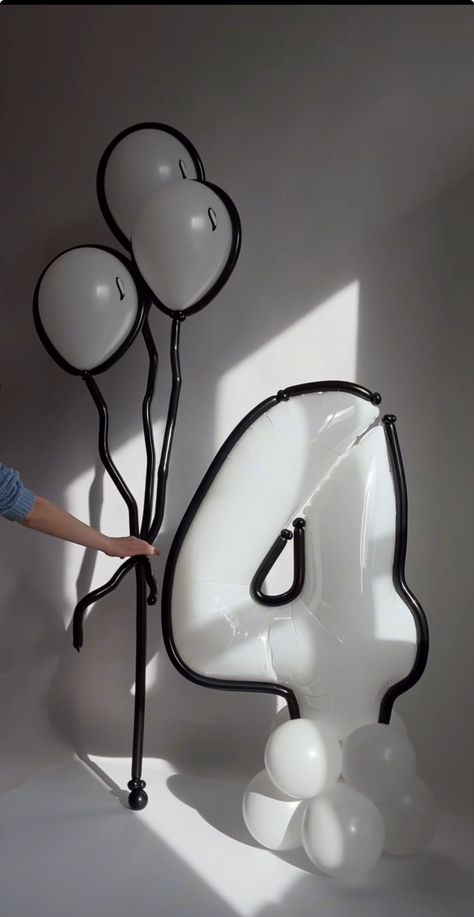 Creative Balloon Ideas, Long Balloons Ideas, Ballon Ideas, Balloon Decorations Diy Tutorials, Ballon Art, Baby Birthday Decorations, Simple Birthday Decorations, Birthday Party Theme Decorations, Birthday Party Tables