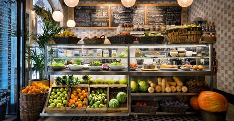 BCN Eats: A Vegetarian’s Paradise @ Teresa Carles #Barcelona #food Juice Bar Design, Juice Store, Commercial Kitchen Design, Barcelona Restaurants, Barcelona Food, Top 10 Restaurants, Catalonia Spain, Barcelona Catalonia, Fruit Shop