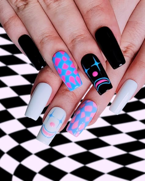 checkered black and white clown nail art press on nails by: bishoujonails Checkboard Nails, Clown Nails Designs, Clowncore Nails, Clown Nail Art, Clown Nails, Circus Nails, Racing Nails, Black And White Clown, Checkered Black And White