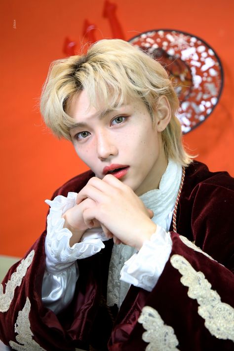 Felix Skz, Lee Felix, Halloween 2020, Video Call, Felix Stray Kids, Picture Collection, Fan Fiction, Attractive People, Kids Wallpaper