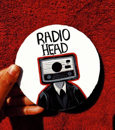 Vinyl Record Art Ideas, Painted Records, Vinyl Paintings, Cd Wall Art, Vinyl Art Paint, Cd Painting, Radio Head, Record Painting, Vinyl Record Art