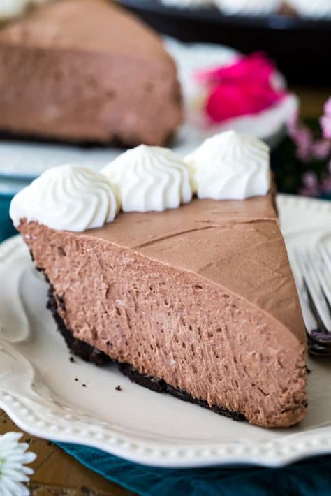 Chocolate Icebox Pie, Ice Box Pie, Icebox Pie, Chocolate Pie Recipes, Easy Pie Recipes, Chocolate Cream Pie, Kid Desserts, Frozen Chocolate, Chocolate Pie