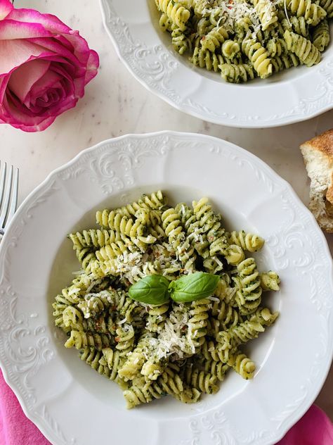 Walnut Pesto, Classic Italian Dishes, Toasted Walnuts, Pasta Shapes, Basil Pesto, Summer Dinner, Meatless Meals, Italian Dishes, Afternoon Snacks