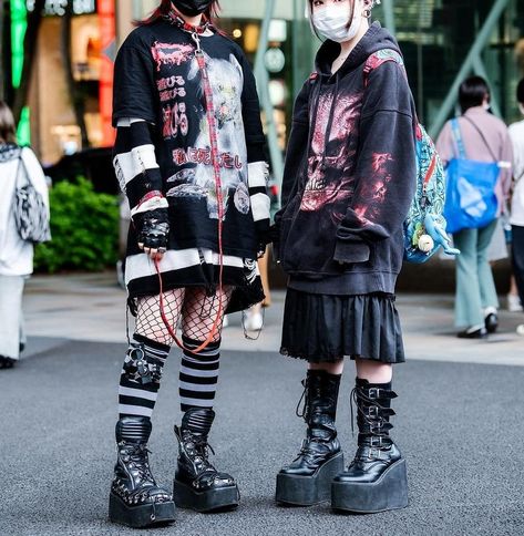 Alt fashion inspo’s Instagram photo: “im terrified of anyone ik irl to find this account because 😀😀 my captions are a lil weird sometimes - credit to @harajukufashionwalk - -…” Dark Decora, Harajuku Street Style, Goth Harajuku, Japan Fashion Street, Fashion Walk, Asian Street Style, Street Snap, Emo Girls, Alt Fashion