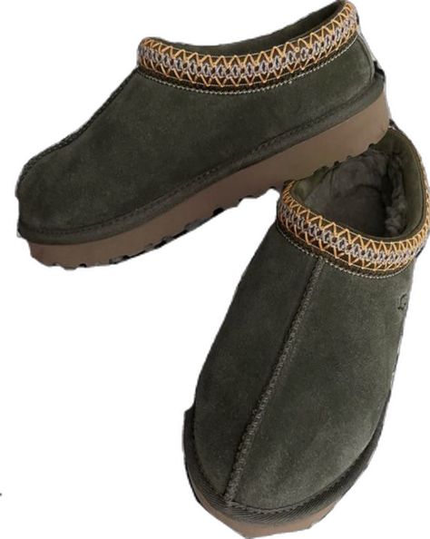 UGG Women's Tasman Slipper Green Ugg Slippers, Ugg Olive, Simple Streetwear, Ugg Slipper, Ugg Tasman Slippers, Ugg Tasman, Preppy Girl, Ugg Slippers, Womens Uggs