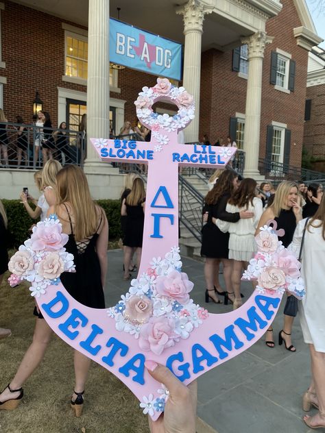 Delta Gamma anchor paddle SMU for big sister little sister Delta Gamma Anchor Big Little, Delta Gamma Canvas, Delta Gamma Letters, Delta Gamma Crafts, Delta Gamma Anchor, Big Little Paddles, Big/little Baskets, Big Little Basket, Sorority Girls