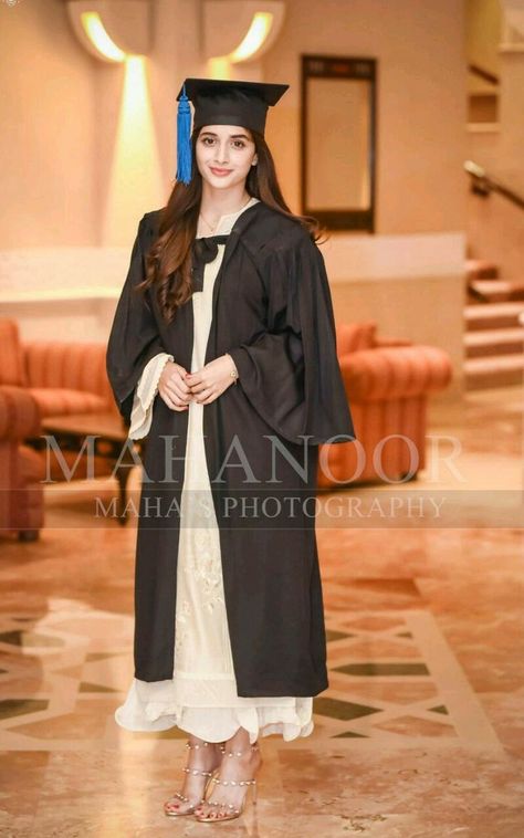 Dress For Convocation Ceremony, Convocation Dress Graduation Indian, Graduation Dress University Hijab, Convocation Outfit Graduation Classy, Indian Graduation, Convocation Dress Graduation, Convocation Outfit Graduation, Convocation Ideas, University Graduation Dresses