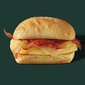 Starbucks Breakfast Sandwich, Starbucks Sandwiches, Artisan Rolls, Starbucks Breakfast, Egg Sandwich Recipe, Vegas Food, Bacon Sandwich, Starbucks Menu, Egg Sandwich