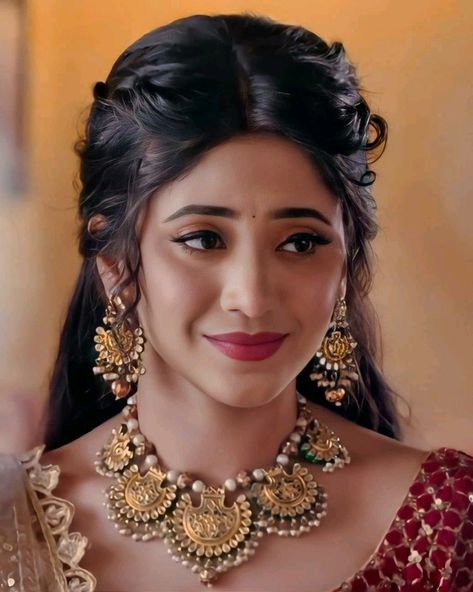 Shivangi Joshi In Saree, Rajasthani Bride, Shivangi Joshi Instagram, Indian Bride Makeup, Saree Wearing Styles, Latest Bridal Lehenga, Fashionable Saree Blouse Designs, Shivangi Joshi, Glamour Beauty