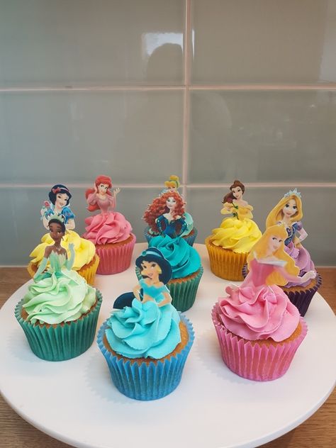 Kue Disney, Kids Cupcakes, Disney Princess Birthday Cakes, Princess Birthday Party Decorations, Disney Princess Cake, Disney Princess Birthday Party, Princess Theme Birthday, Princess Theme Birthday Party, Princess Cupcakes