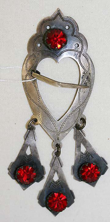 Sakta. Silver heart-shaped brooch for Latvian folk costume. Baltic Countries, Costumes Around The World, Folk Design, Baltic States, Historical Jewellery, Folk Costume, My Heritage, Beautiful Person, Historical Clothing