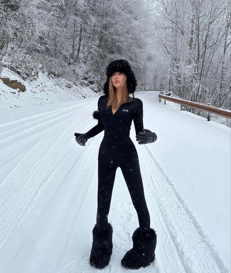 Snow Suits For Women, Catsuit Outfit, Cold Day Outfits, Ski Trip Outfit, Snow Day Outfit, Apres Ski Outfits, Summer Picture Poses, Winter Outfits Cold, Snow Outfit