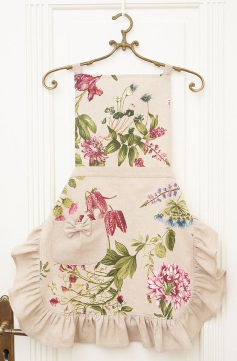 Apron With Ruffles, Apron Floral, Ruffled Apron, Pretty Apron, Ruffle Apron, Diy Apron, Linen Background, Chef Wear, Floral Apron