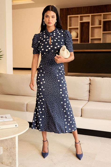 Short Sleeves Designs For Dresses, Dresses For Older Women Over 50 Classy, Navy Dress Outfit, Dot Dress Outfit, Navy Dress Outfits, Navy Blue Midi Dress, Polka Dots Fashion, Petite Dress, Short Puff Sleeve