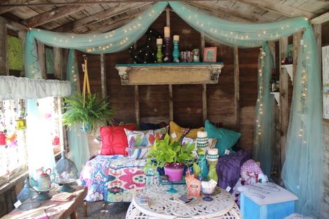 Zen Shed Ideas, Small Craft Room Ideas Diy Shabby Chic, She Shed Reading Nook, Cottagecore She Shed, She Shed Aesthetic, Western She Shed, Boho She Shed Interior, Cheap She Shed Ideas, Small Shed Ideas Hangout