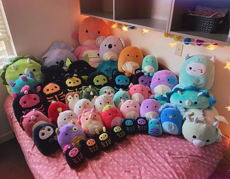 Bed Full Of Plushies, Plushie Bed, Squad Pic, Stitch Room, Squishmallow Collection, Squishmallows Collection, Bf Goals, Sleepover Food, It 2017