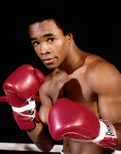 Sugar Ray Leonard Sport And Health, Sugar Ray Leonard, Ray Leonard, Boxing Images, Sporting Legends, Boxing History, Boxing Club, Boxing Champions, Muscle Up