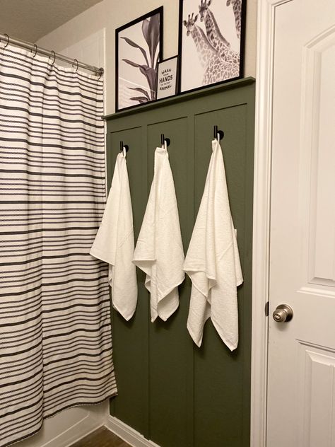 Spare Bathroom Ideas, Pool House Bathroom Ideas, Bathroom Closet Organization Ideas, Bathroom Sink Organization, Bathroom Closet Organization, Sink Organization, Closet Organization Ideas, House Organisation, Linen Closet Organization