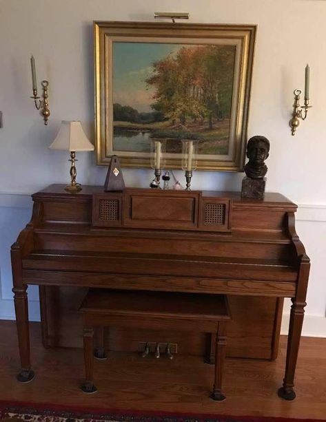 Antique Piano Decor, Antique Piano, Piano In Living Room, Upright Piano Decor, Edwardian Living Room, 1960s Living Room, Piano Living Rooms, Living Room Antique, Piano Decor