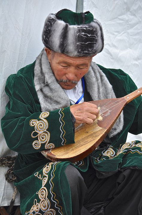 ˚Kazakh Musician - Mongolia Mongolian Culture Aesthetic, Kazakh Culture, Traditional Kazakh Clothing, Kazakhstan Culture, Mongolian Horse Archer, Street Musician, Traditional Music, We Are The World, Iraq