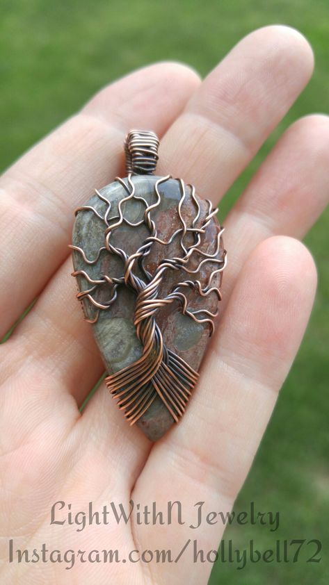 Wire Wrap Pine Tree Tutorial, Wire Wrapped Jewelry Tree Of Life, Wire Wrapped Jewelry For Men, Weaving Tree, Chicken Wire Crafts, Tree Of Life Wire, Old Jewelry Crafts, Copper Wire Art, Wire Wrapped Tree