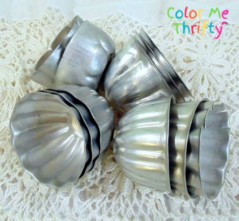 Vintage Jello Molds Repurposed, Jello Molds Repurposed, Repurpose Diy, Stenciled Curtains, Repurposed Metal, Vintage Jello Molds, Recycling Crafts, Jello Mold, Antique Booth